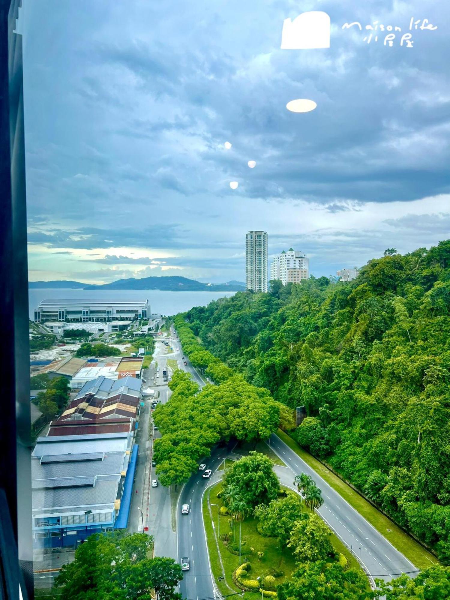 Maison Life 小居屋 Jesselton Quay Citypads Kota Kinabalu Buitenkant foto